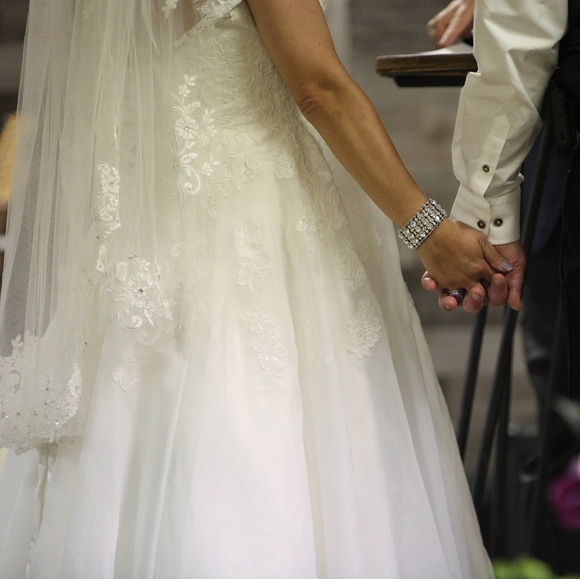 Ivory lace up wedding dress - Picture 9 of 13